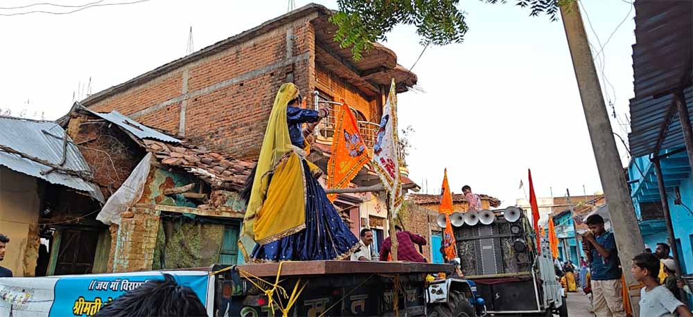 मां बिरासिनी धाम बिलासपुर में शिव प्राण प्रतिष्ठा की शोभायात्रा निकाली गई