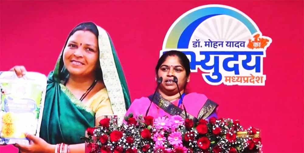 हौसलों की उड़ान: हवाई जहाज़ से उड़ान भरने वाली गांव की पहली बहू मीनाक्षी हौसलों की उड़ान: हवाई जहाज़ से उड़ान भरने वाली गांव की पहली बहू मीनाक्षी