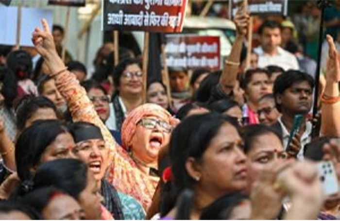 महिला आरक्षण बिल पर सियासी घमासान, दिल्ली में भाजपा का प्रदर्शन—राहुल गांधी के घर के बाहर विरोध