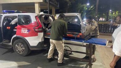 इंदौर के डायल-112 हीरोज रात्रि गश्त के दौरान घायल मिले व्यक्ति को त्वरित सहायता से पहुँचाया अस्पताल