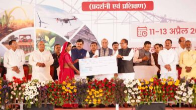 किसान देश की अर्थव्यवस्था की रीढ़, किसानों के विकास के लिए हम हैं प्रतिबद्ध : केन्द्रीय रक्षा मंत्री सिंह