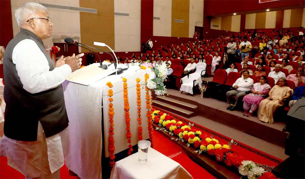 स्वस्थ जीवन का आधार है इन्द्रियों पर नियंत्रण: राज्यपाल पटेल स्वस्थ जीवन का आधार है इन्द्रियों पर नियंत्रण: राज्यपाल पटेल