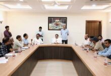 निर्माण बाधाओं को दूर कर किसानों के खेतों तक पानी पहुँचाने के दिए निर्देश : उप मुख्यमंत्री शुक्ल