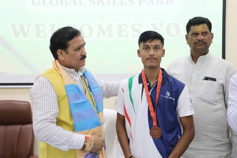 मंत्री टेटवाल ने ग्लोबल स्किल्स पार्क का भ्रमण कर प्रगतिरत कार्यों और योजनाओं की समीक्षा की