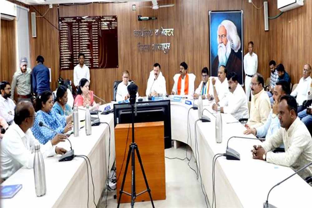 दो पहिया वाहन चालकों को हेलमेट लगाकर चलने के लिए करें प्रेरित : परिवहन मंत्री सिंह दो पहिया वाहन चालकों को हेलमेट लगाकर चलने के लिए करें प्रेरित : परिवहन मंत्री सिंह