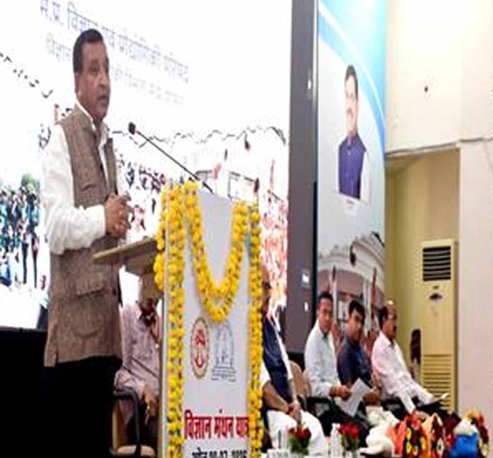 विद्यार्थी पारंपरिक कक्षा शिक्षा से आगे बढ़कर विज्ञान के व्यावहारिक एवं अनुप्रयुक्त स्वरूप से हुए परिचित