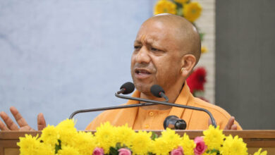 औद्योगिक अशांति फैलाने वालों से सावधान रहें श्रमिक: सीएम योगी