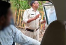 हरदा के डायल-112 हीरोज रेलवे ट्रैक पर खड़े व्यक्ति की सतर्कता से बचाई जान समझाइश देकर परिजनों के सुपुर्द किया