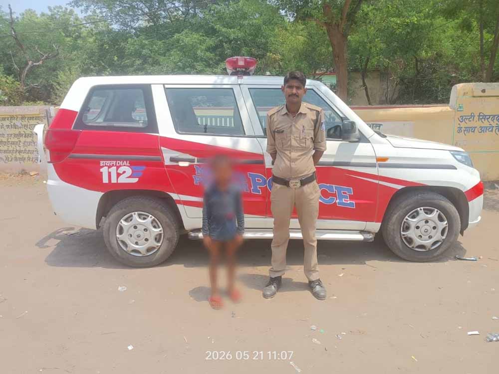 सीधी के डायल-112 हीरोज दादा से बिछड़कर रास्ता भटके मासूम को सुरक्षित परिजन से मिलाया सीधी के डायल-112 हीरोज दादा से बिछड़कर रास्ता भटके मासूम को सुरक्षित परिजन से मिलाया