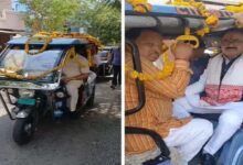 ई-रिक्शा से पदभार ग्रहण करने पहुंचे MP लघु उद्योग निगम अध्यक्ष, पेट्रोल-डीजल बचाने का दिया संदेश