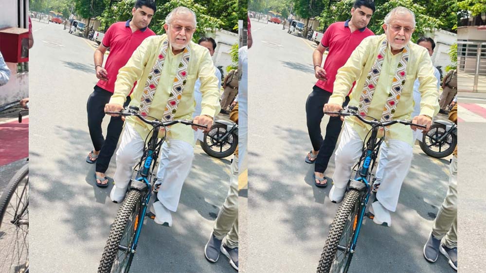 सीएम योगी की प्रेरणा से ईंधन बचत अभियान को मिली नई रफ्तार, साइकिल से विधानसभा पहुंचे वित्त मंत्री सीएम योगी की प्रेरणा से ईंधन बचत अभियान को मिली नई रफ्तार, साइकिल से विधानसभा पहुंचे वित्त मंत्री