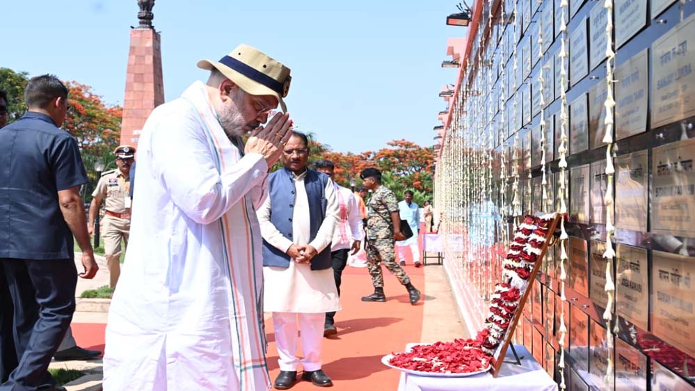 केंद्रीय गृहमंत्री अमित शाह ने अमर वाटिका में शहीदों को दी श्रद्धांजलि, परिजनों से की आत्मीय मुलाकात