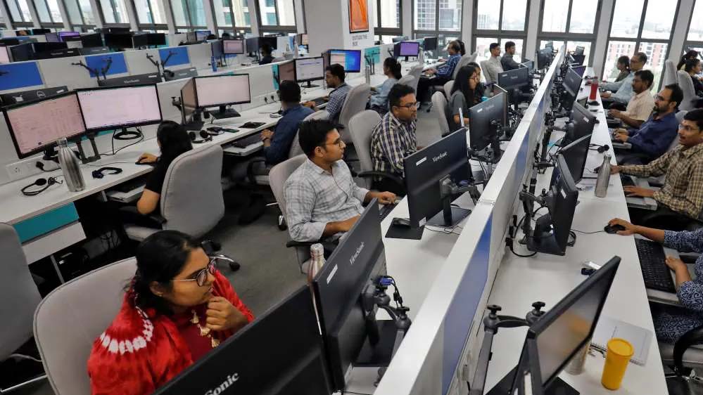 MP में सरकारी कर्मचारियों की अटेंडेंस पर सख्ती, सीट छोड़ते ही लगेगी ‘शॉर्ट लीव’ MP में सरकारी कर्मचारियों की अटेंडेंस पर सख्ती, सीट छोड़ते ही लगेगी ‘शॉर्ट लीव’
