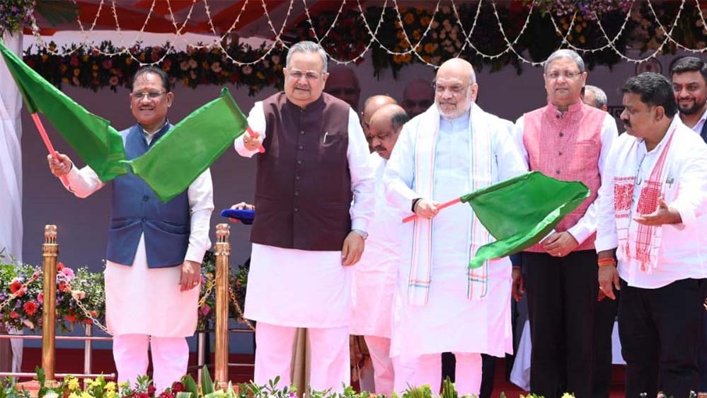 केंद्रीय गृह मंत्री अमित शाह ने रायपुर में अत्याधुनिक ‘नेक्स्ट जेन सीजी डायल-112 सेवा’ और मोबाइल फॉरेंसिक वैन का किया शुभारंभ