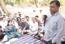 रीवा कलेक्टर का अनोखा दौरा, 42 अफसरों संग नॉन-एसी बस से गांव पहुंचे; टिकुरी में लगाई चौपाल