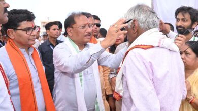 मुख्यमंत्री विष्णु देव साय ने हितग्राहियों को अपने हाथों से पहनाया नजर का चश्मा मुख्यमंत्री विष्णु देव साय ने हितग्राहियों को अपने हाथों से पहनाया नजर का चश्मा