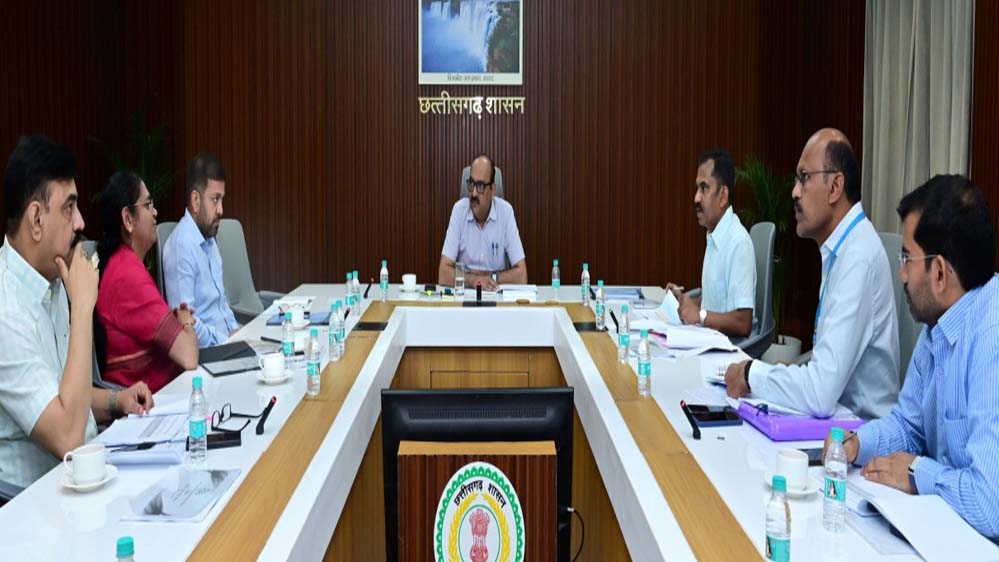 रायपुर : सड़क दुर्घटनाएं नहीं हों, इसके लिए हर जरूरी कदम उठाएं : मुख्य सचिव