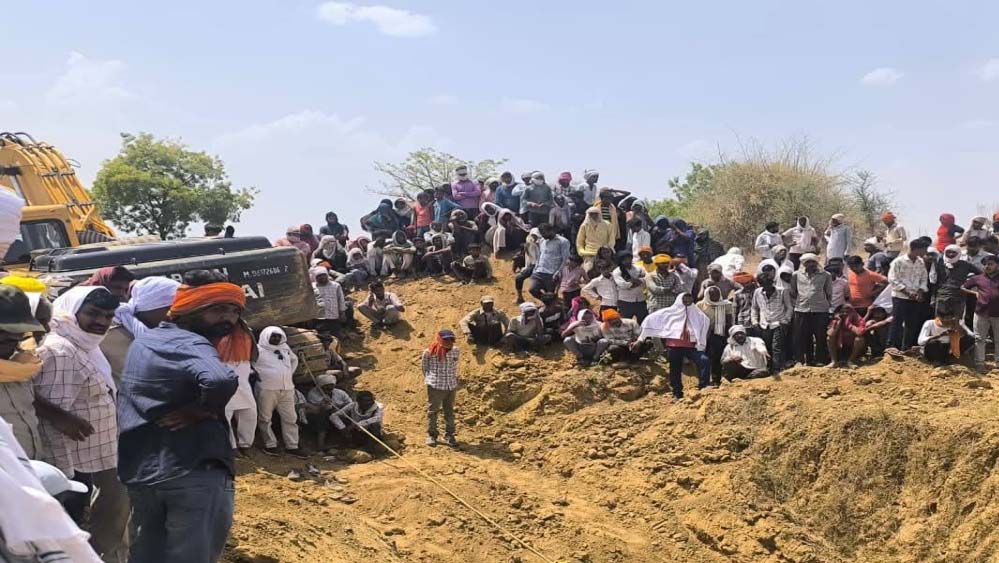 पन्ना में निर्माणाधीन कुआं धंसा, मलबे में दबकर 5 मजदूरों की मौत; 2 शव निकाले गए पन्ना में निर्माणाधीन कुआं धंसा, मलबे में दबकर 5 मजदूरों की मौत; 2 शव निकाले गए