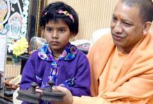बिछड़े रिश्तों को जोड़ रही योगी सरकार की पहल, गुमशुदा बच्चों को पहुंचा रही घर