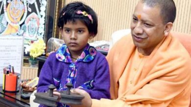 बिछड़े रिश्तों को जोड़ रही योगी सरकार की पहल, गुमशुदा बच्चों को पहुंचा रही घर