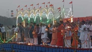 सीएम योगी ने संगम में फ्लोटिंग जेटी पर गंगा आरती का किया शुभारंभ, अब होगी हर शाम