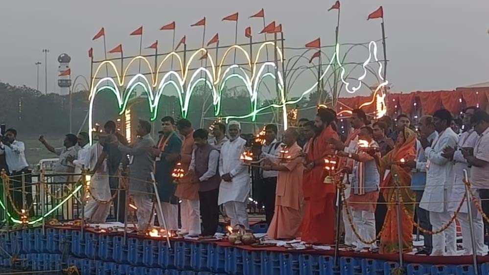 सीएम योगी ने संगम में फ्लोटिंग जेटी पर गंगा आरती का किया शुभारंभ, अब होगी हर शाम सीएम योगी ने संगम में फ्लोटिंग जेटी पर गंगा आरती का किया शुभारंभ, अब होगी हर शाम