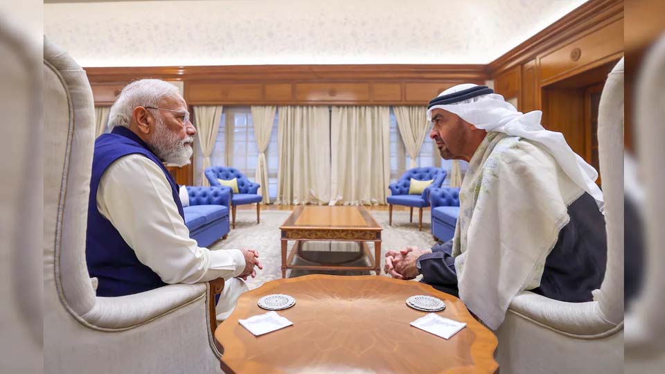 UAE के इस फैसले से भारत की किस्मत चमकेगी, डॉलर के बजाय रुपये में मिलेगा तेल