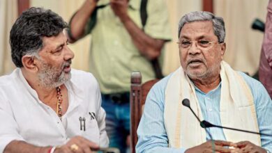 कर्नाटक कांग्रेस में नए सत्ता समीकरण की तैयारी, 4 डिप्टी CM फॉर्मूले पर मंथन तेज कर्नाटक कांग्रेस में नए सत्ता समीकरण की तैयारी, 4 डिप्टी CM फॉर्मूले पर मंथन तेज