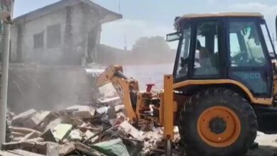 बहराइच में चला बुल्डोजर, मदरसा समेत 11 अवैध निर्माण जमींदोज बहराइच में चला बुल्डोजर, मदरसा समेत 11 अवैध निर्माण जमींदोज