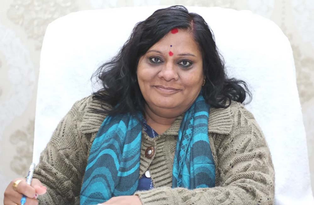 MP की लेडी अफसर लक्ष्मी गामड़ की पोस्ट पर हंगामा, ‘थप्पड़ मारने वाला असिस्टेंट’ की मांग