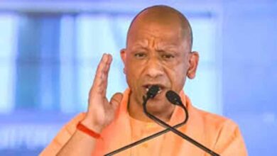 आंधी-बारिश पीड़ितों को योगी सरकार की राहत, परिजनों को दिए 4-4 लाख रुपये