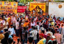 धार भोजशाला में शुरू हुई पूजा-अर्चना, मां वाग्देवी की तस्वीर लेकर पहुंचे श्रद्धालु