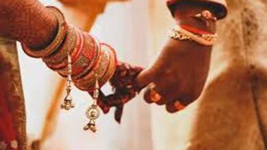 शादी में कितने फेरे? 7 नहीं, असल वैदिक परंपरा में 4 फेरे और सप्तपदी के 7 कदम