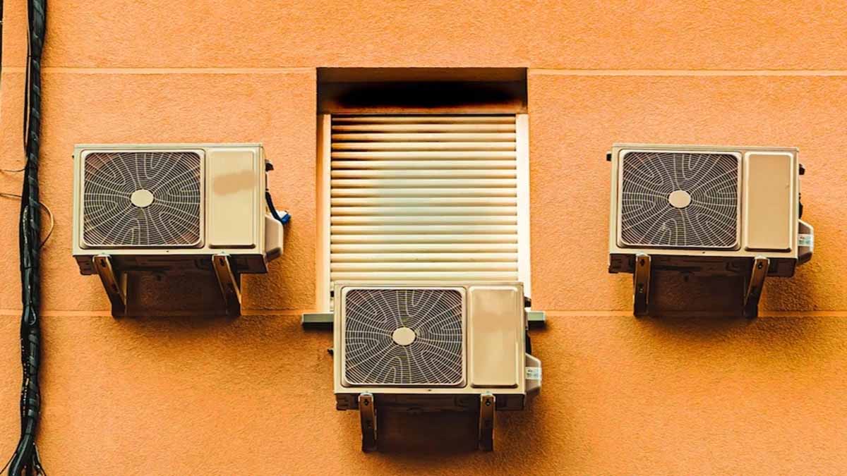 AC और फैन साथ चलाएं: गर्मी में बिजली बिल कम करने का आसान तरीका AC और फैन साथ चलाएं: गर्मी में बिजली बिल कम करने का आसान तरीका