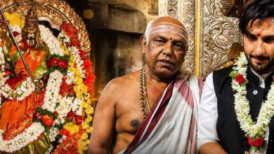 रणवीर सिंह ने मैसूर के चामुंडेश्वरी मंदिर में किए दर्शन, पूजा के बाद चर्चा में आए रणवीर सिंह ने मैसूर के चामुंडेश्वरी मंदिर में किए दर्शन, पूजा के बाद चर्चा में आए