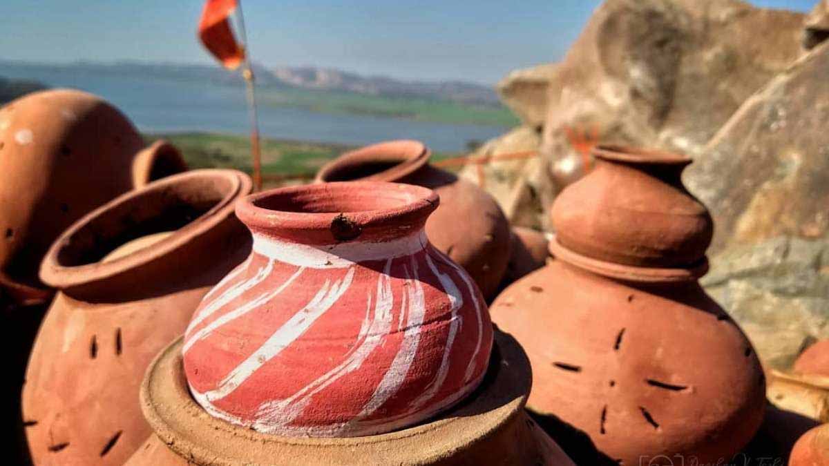 नौतपा में मिट्टी का घड़ा रखने से दूर हो सकती है आर्थिक तंगी, वास्तु में बताया गया उपाय नौतपा में मिट्टी का घड़ा रखने से दूर हो सकती है आर्थिक तंगी, वास्तु में बताया गया उपाय