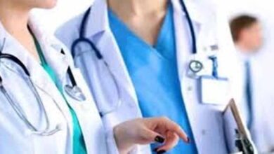 यूपी में स्वास्थ्य विभाग पर सख्ती: 28 डॉक्टर 15 से ज्यादा अस्पतालों से जुड़े मिले