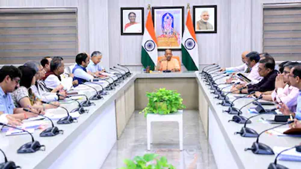 सीएम योगी ने वर्क फ्रॉम होम और सार्वजनिक परिवहन को बढ़ावा देने की दी अपील