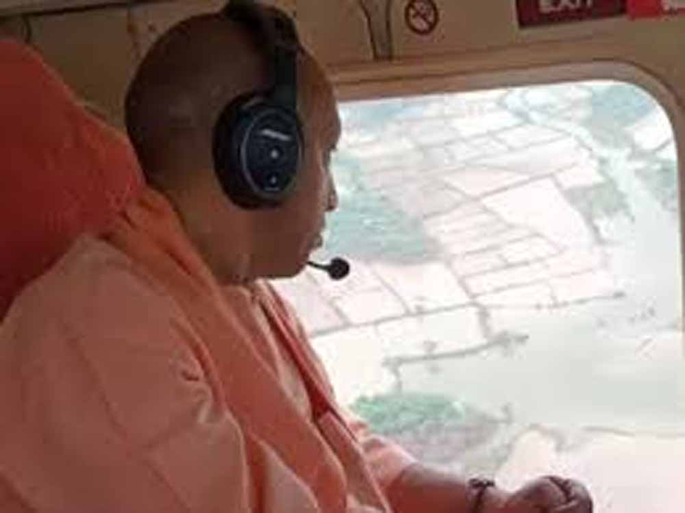गोरखपुर में हेलीकॉप्टर से दिखा कचरे का ढेर, सीएम योगी की नाराजगी के बाद तुरंत शुरू हुई सफाई गोरखपुर में हेलीकॉप्टर से दिखा कचरे का ढेर, सीएम योगी की नाराजगी के बाद तुरंत शुरू हुई सफाई