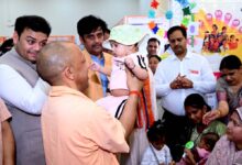 सीएम योगी ने बताया, कैसे पेश आएं बच्चों से