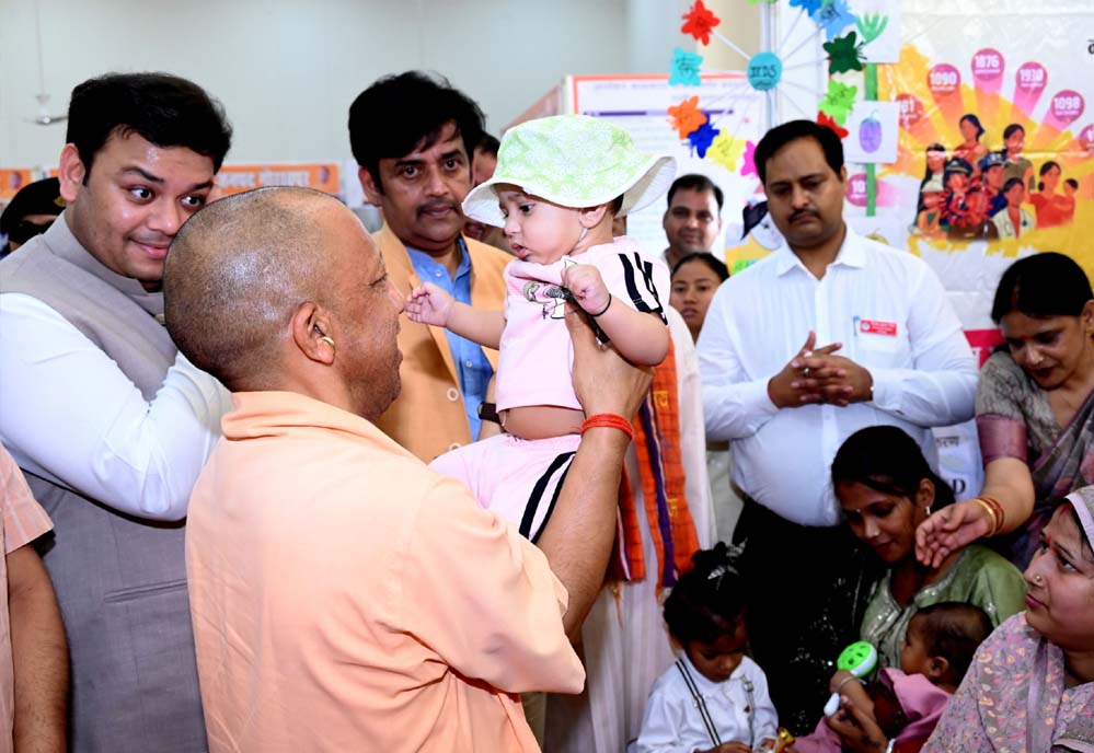 सीएम योगी ने बताया, कैसे पेश आएं बच्चों से