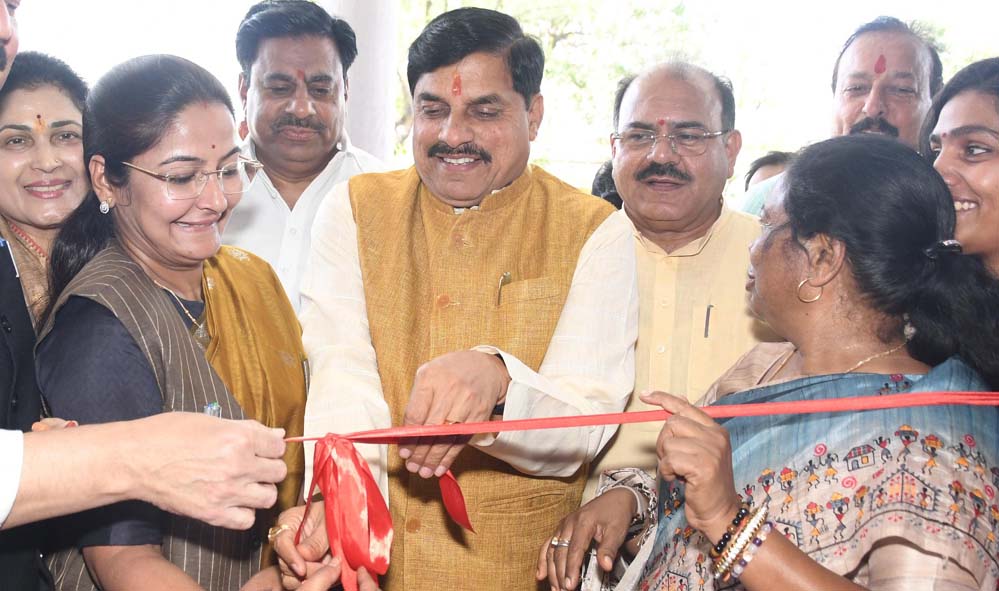 भोपाल निगम की 8-मंजिला बिल्डिंग का लोकार्पण, CM बोले—नीचे जनता से जुड़े काम होंगे; 10.5 मेगावाट सोलर प्लांट भी शुरू