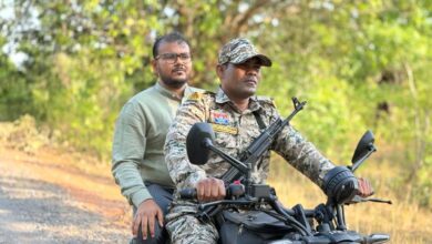 सुशासन की मोटरसाइकिल से दुर्गम पहाड़ों तक पहुँचे कलेक्टर-एसपी