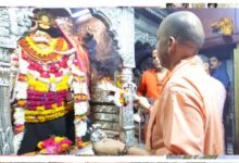 बाबा विश्वनाथ व काल भैरव के दरबार में माथा टेका मुख्यमंत्री योगी आदित्यनाथ ने