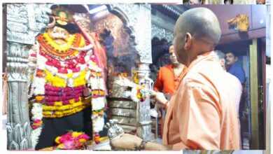 बाबा विश्वनाथ व काल भैरव के दरबार में माथा टेका मुख्यमंत्री योगी आदित्यनाथ ने