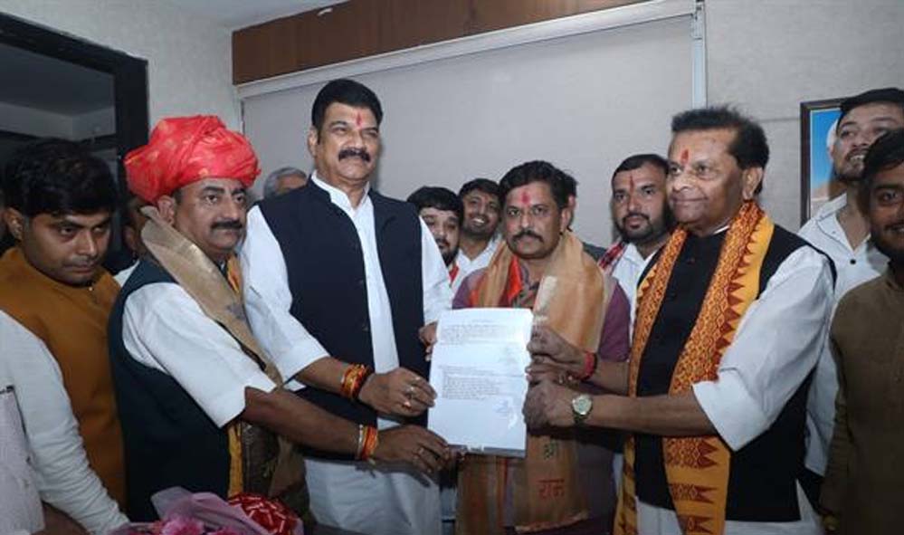 नागरिक आपूर्ति निगम के अध्यक्ष डॉ. के.पी. यादव एवं उपाध्यक्ष कांकर ने संभाला पदभार