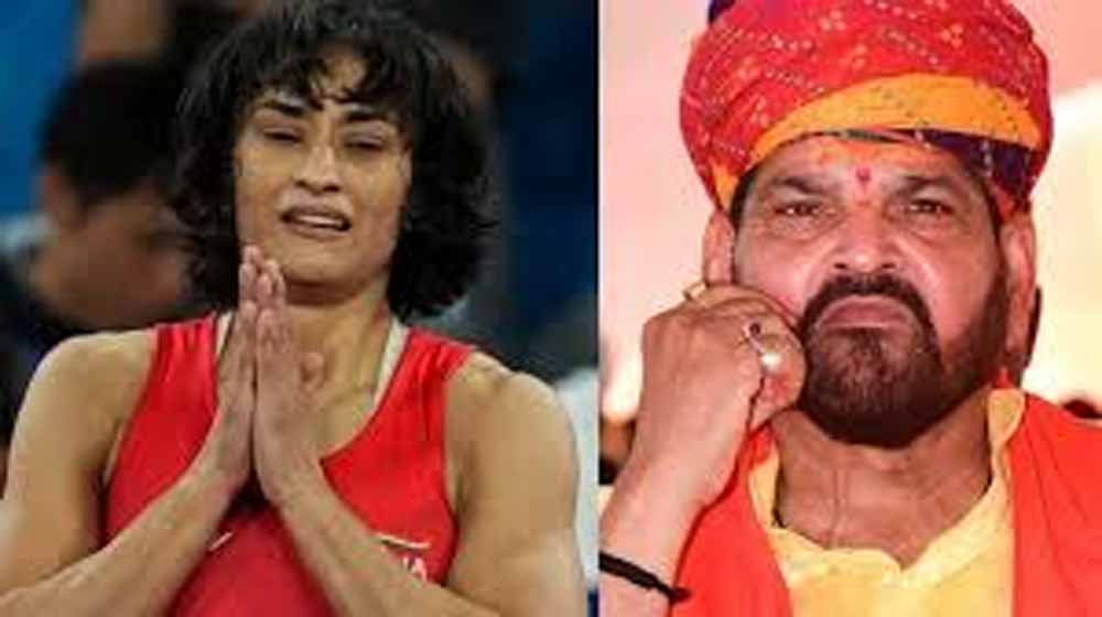 विनेश फोगाट और बृजभूषण शरण सिंह के बीच सोशल मीडिया शायरी वार, फिर बढ़ा विवाद