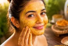 घर पर बनाएं देसी उबटन: बेसन, चंदन और केसर से पाएं ग्लोइंग स्किन