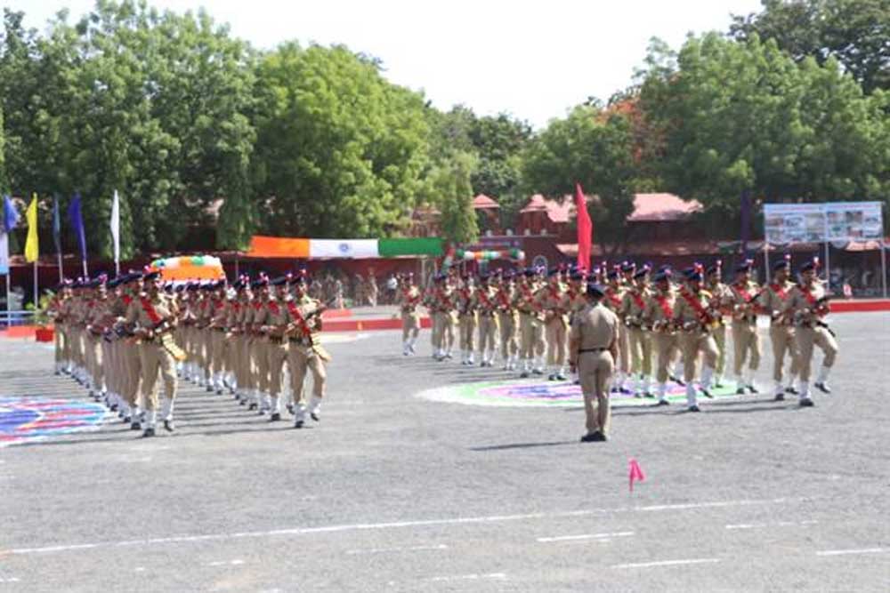 आरएपीटीसी इंदौर एवं 15वीं वाहिनी विशेष सशस्त्र बल इंदौर का संयुक्त दीक्षांत परेड समारोह गरिमामय वातावरण में संपन्न आरएपीटीसी इंदौर एवं 15वीं वाहिनी विशेष सशस्त्र बल इंदौर का संयुक्त दीक्षांत परेड समारोह गरिमामय वातावरण में संपन्न