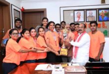 उप मुख्यमंत्री  अरुण साव से फेडरेशन कप मिक्स्ड नेटबॉल चैंपियनशिप में रजत पदक जीतने वाले खिलाड़ियों ने की मुलाकात